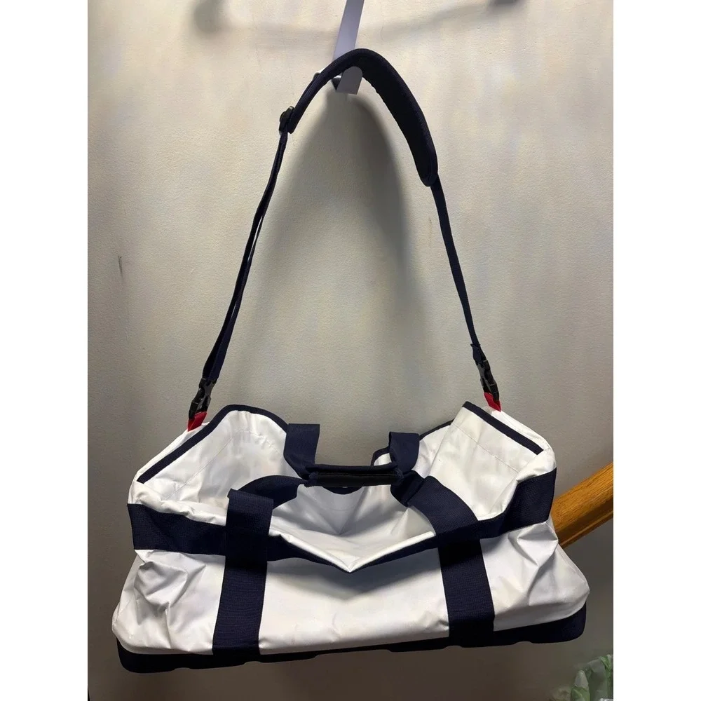 Field & Stream White Navy Red Duffel Bag Travel Weekender Gym‎ Sports